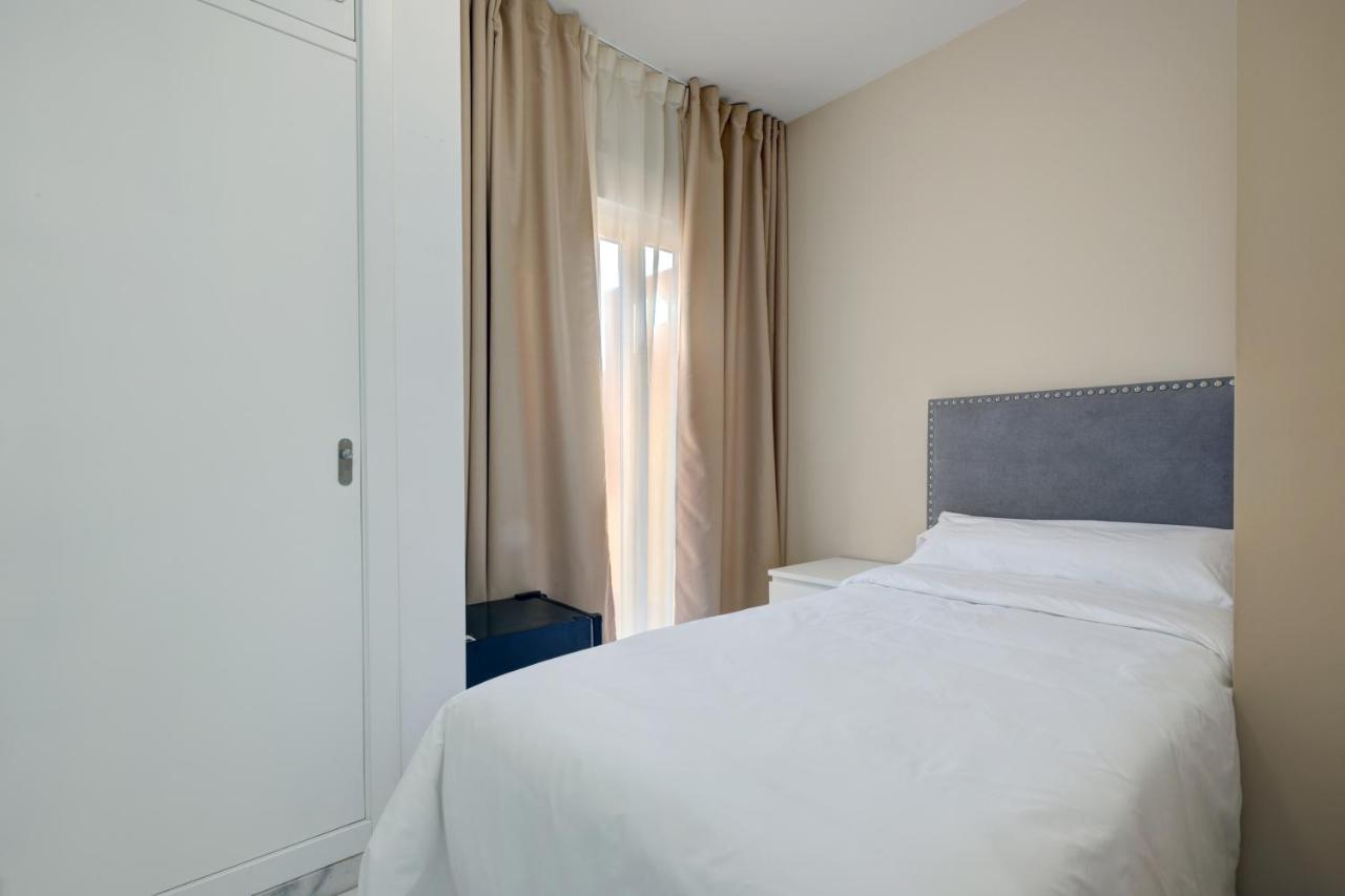 Hostal 37 Estepona Ngoại thất bức ảnh