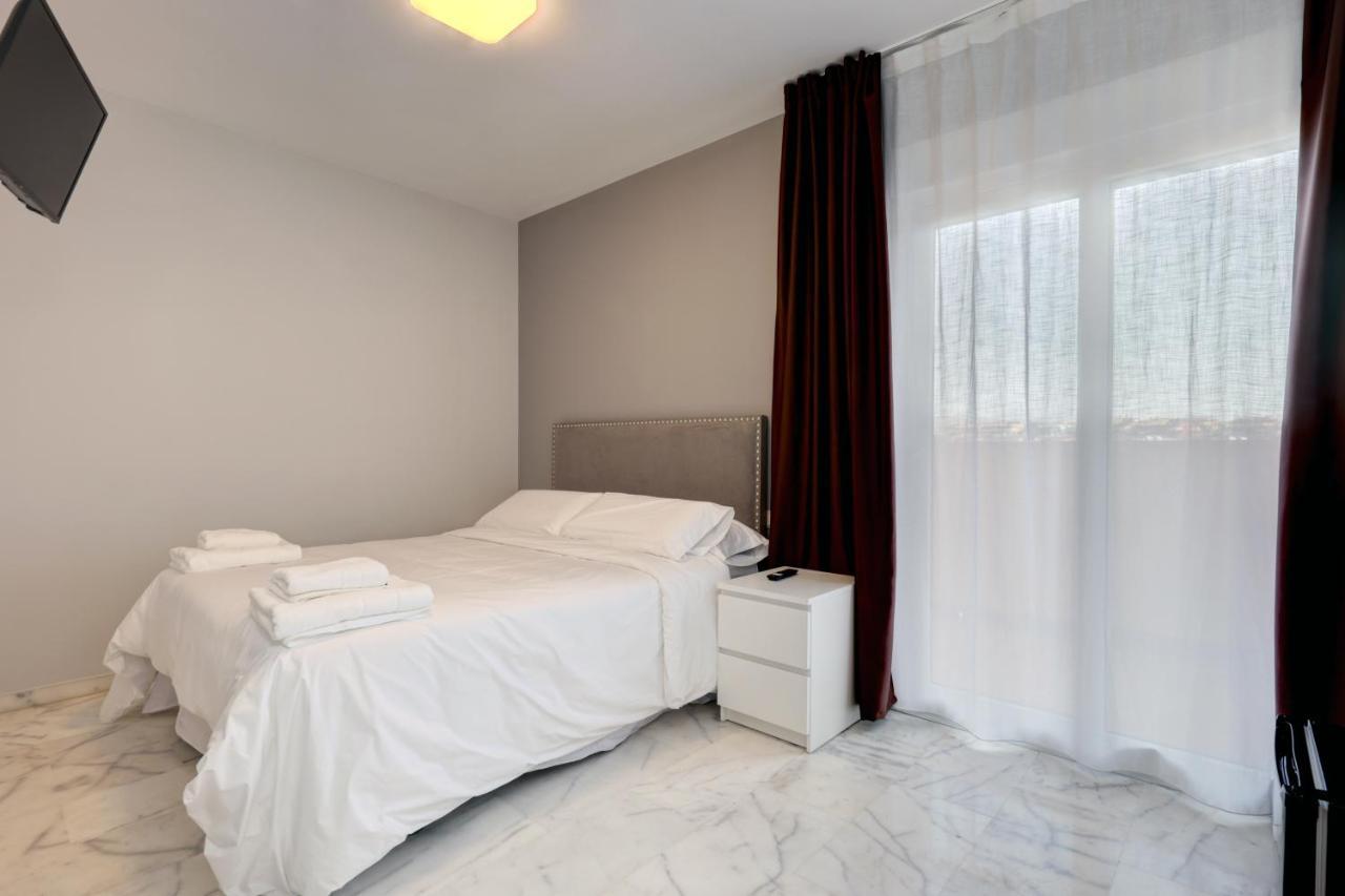 Hostal 37 Estepona Ngoại thất bức ảnh